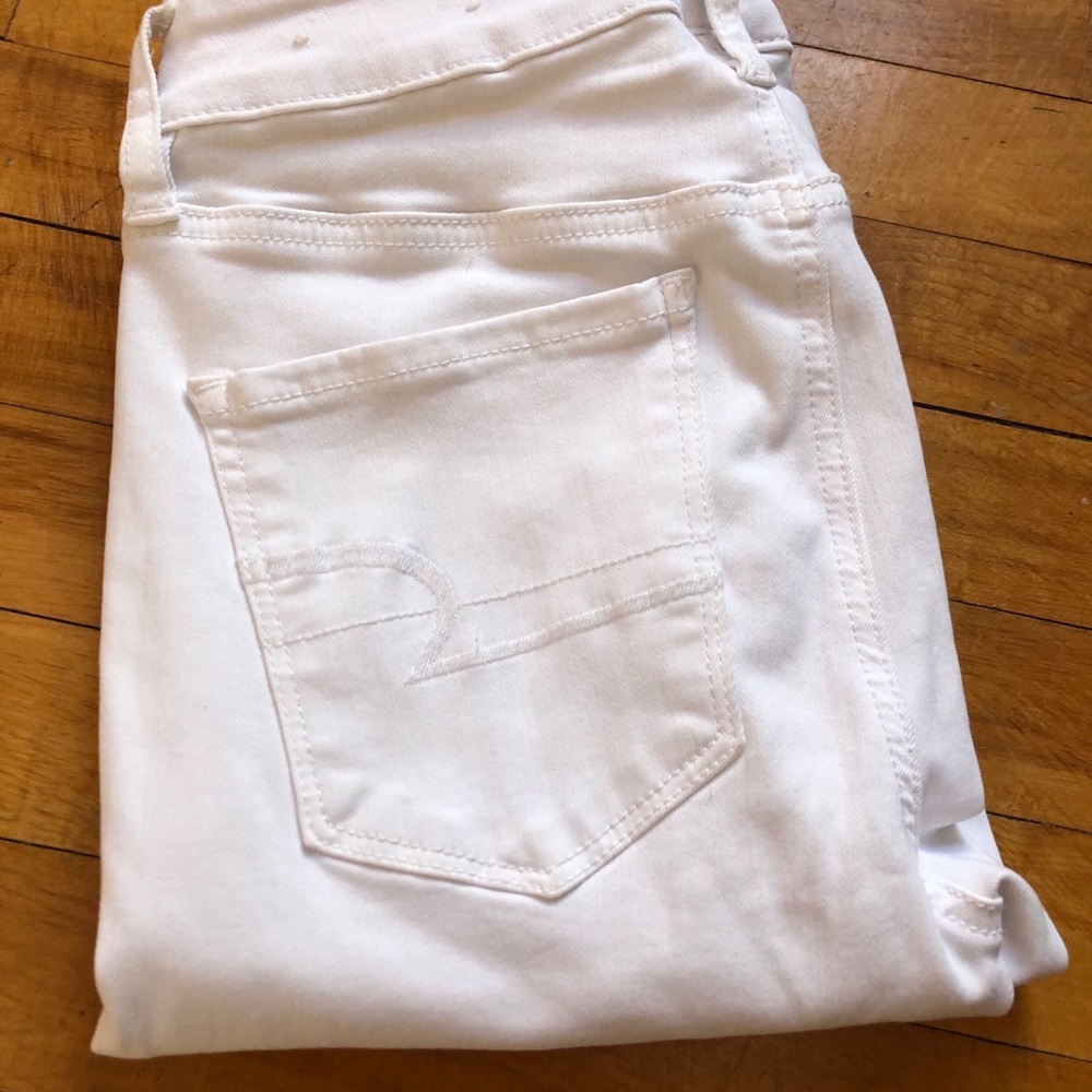 White AEO High Rise NeXt Level Stretch Jeans